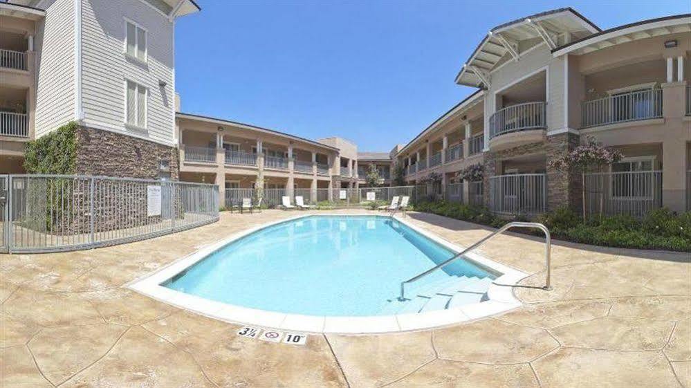 Holiday Inn Express Hotel & Suites San Dimas By Ihg Exterior foto